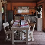 Les Maisons De Chante Oiseau Gasthof 3*