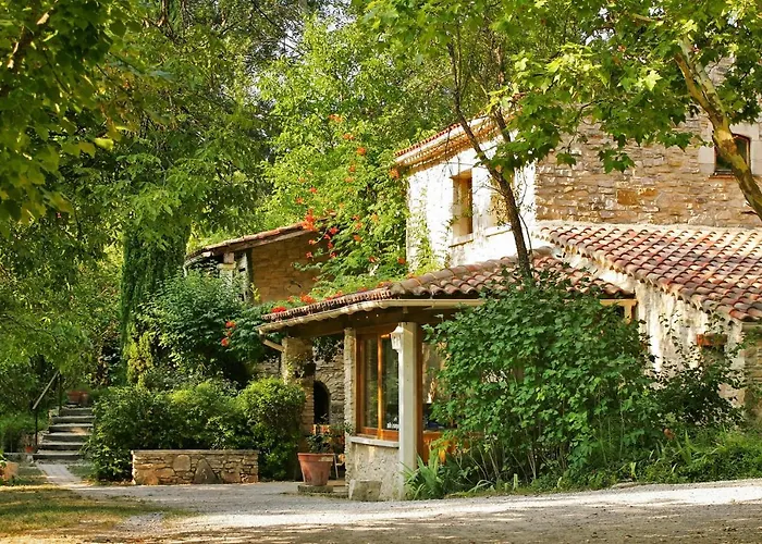 Les Maisons De Chante Oiseau Guest house
