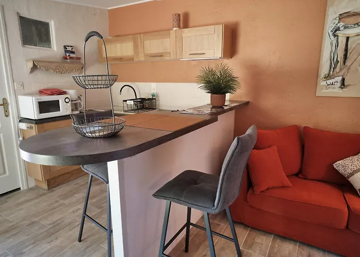 Guest house Les Maisons De Chante Oiseau 3*