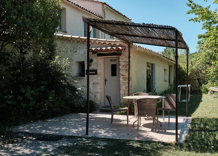 Les Maisons De Chante Oiseau Guest house