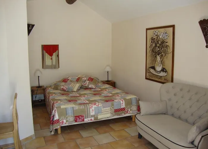 Les Maisons De Chante Oiseau Guest house