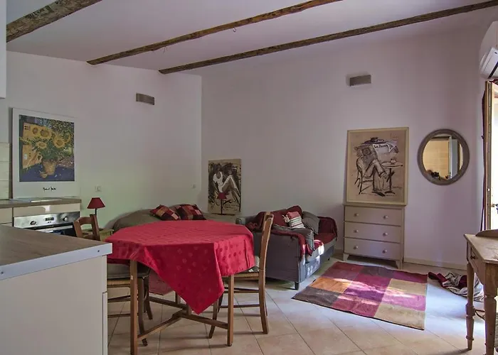 Guest house Les Maisons De Chante Oiseau