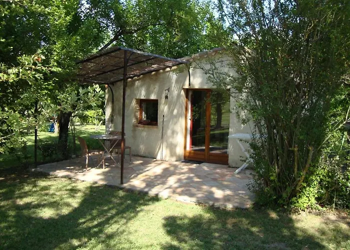 Les Maisons De Chante Oiseau Guest house