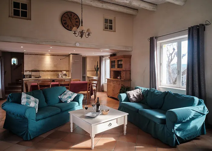 Guest house Les Maisons De Chante Oiseau