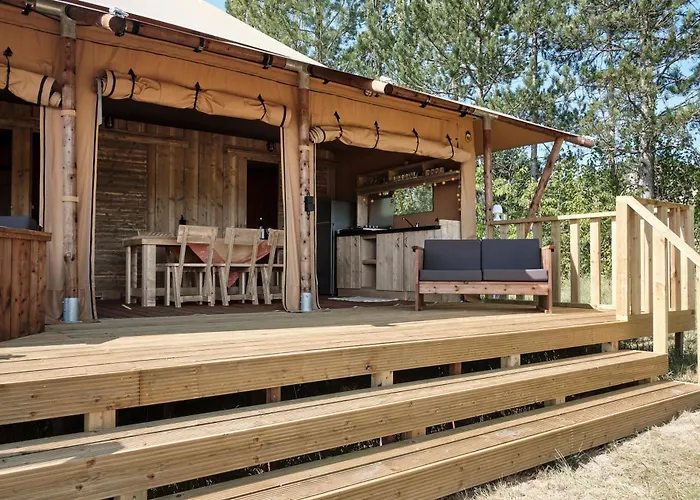 Les Maisons De Chante Oiseau Guest house