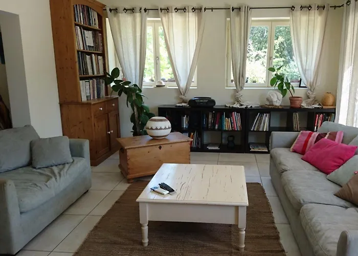 Guest house Les Maisons De Chante Oiseau