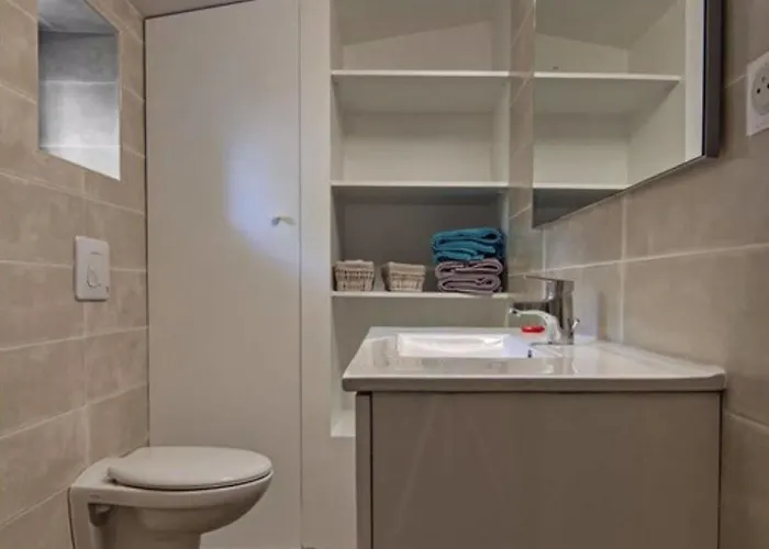 Les Maisons De Chante Oiseau Guest house